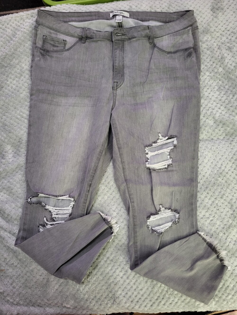 refuge Distressed Gray‎ Ankle Jeans Size 18